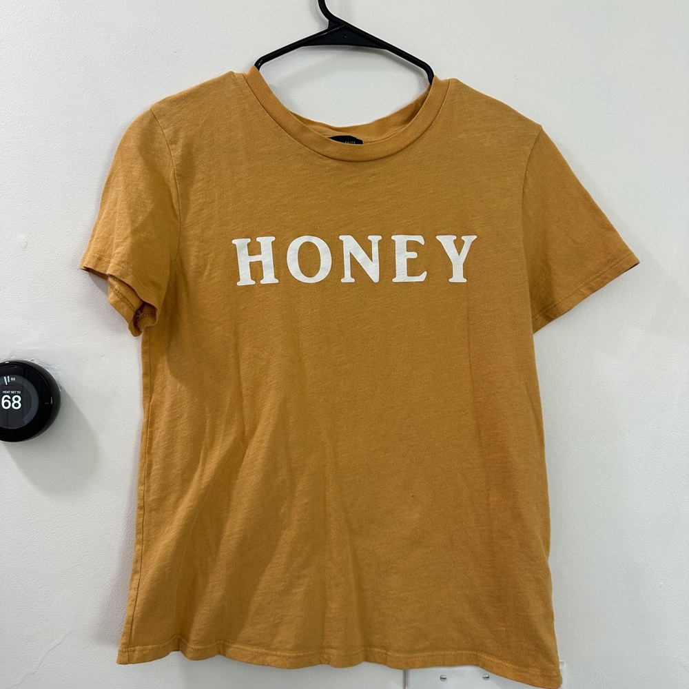 Honey Graphic Women’s Short Sleeve Tee